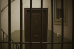 Kućni zatvor i kućni pritvor – šta su i kako funkcionišu?